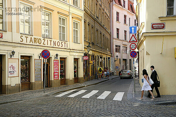 Straßenszene in Stare Mesto  Prag  Tschechische Republik.