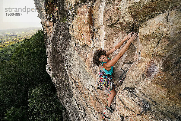 Amanda Milhet – LOTG – Gunks Climbing