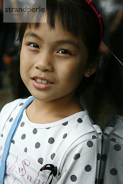 Porträt eines jungen Mädchens in Liberdade  dem japanischen Viertel  Sao Paulo  Brasilien.