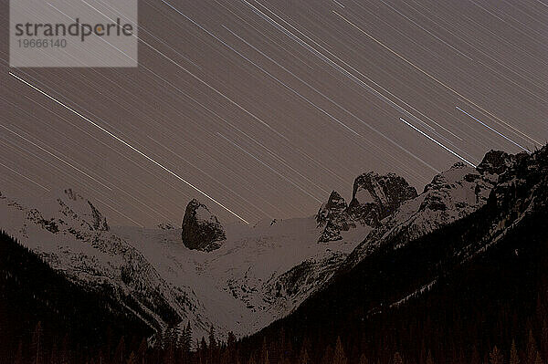 Sternspuren und die Bugaboo Spires.