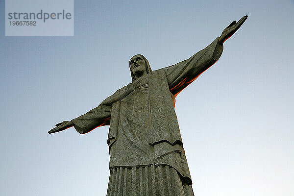 Die Statue von Christus dem Erlöser auf dem Gipfel des Corcovado-Berges. Rio de Janeiro  Brasilien.