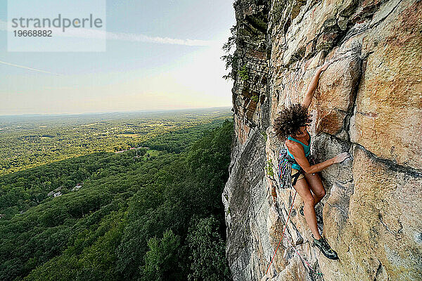 Amanda Milhet – LOTG – Gunks Climbing