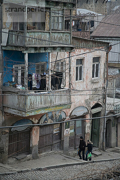 Straßenleben in der Altstadt von Tiflis  Georgien.