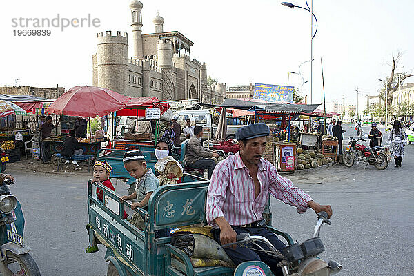 Straßenleben in Yarkand  Xinjiang  China.