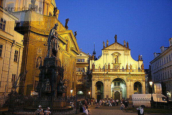 Krizovnicke-Platz mit dem St.-Franziskus-Platz und der Kirche St. Salvator  Stare Mesto  Prag  Tschechische Republik.