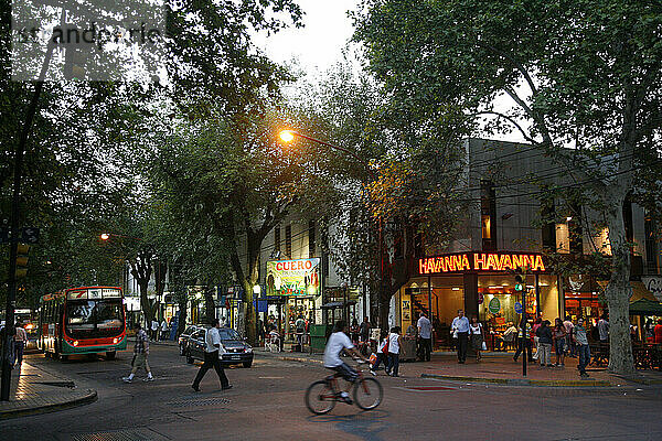 Straßenszene in Mendoza  Argentinien.