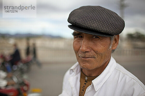 Porträt eines uigurischen Mannes in Kucha  Xinjiang  China.
