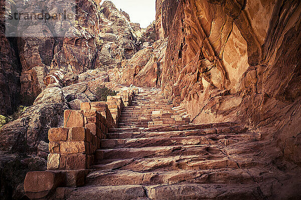 Steintreppe in Petra  Jordanien.