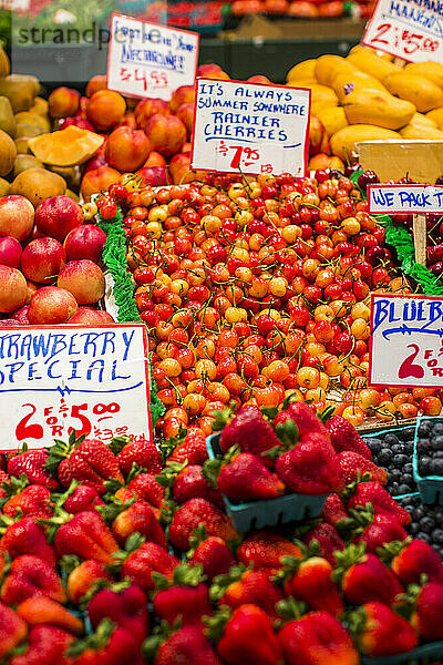 Buntes und frisches Obst auf dem Pike Place Market in Seattle  WA.