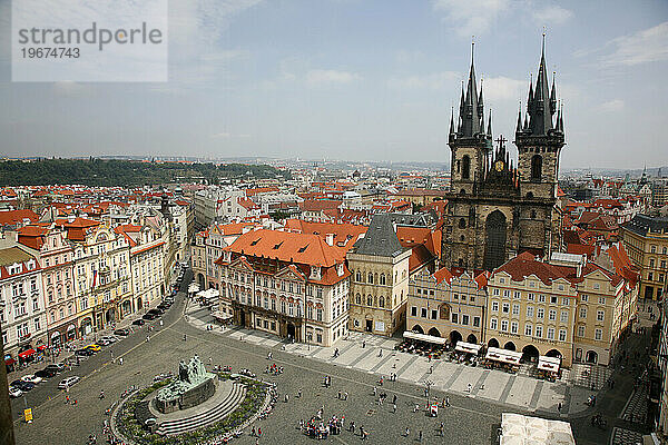 Blick über den Altstädter Ring und die Teynkirche  Stare Mesto  Prag  Tschechische Republik.