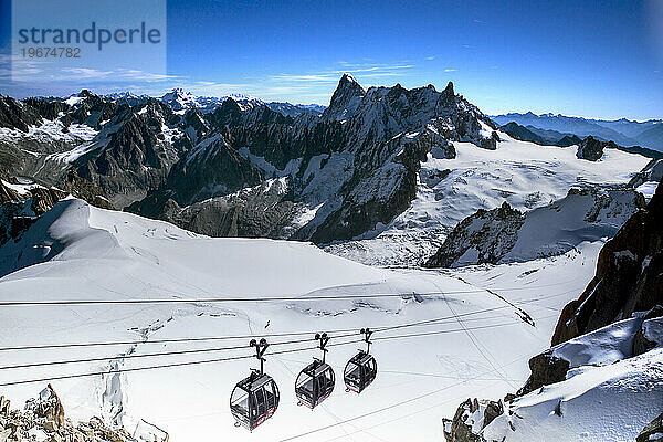 Helbronner Seilbahn mit einzigartigem Blick auf Valle Blanche  Chamonix Mont-Blanc  Haute Savoie  Frankreich