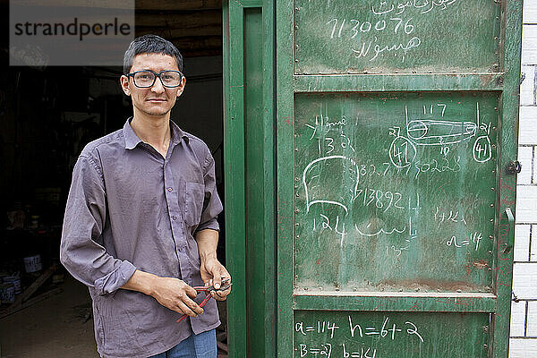 Straßenbauingenieur in Kucha  Xinjiang  China.