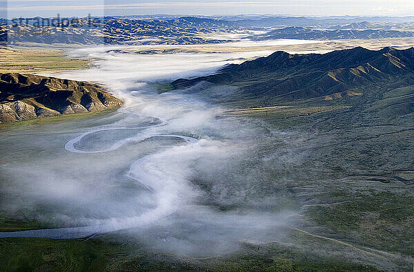 Luftaufnahme des Flusses Tuul  Mongolei