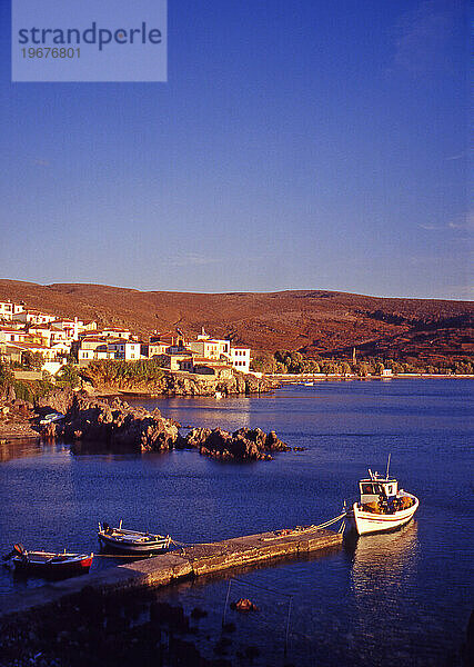 Der verschlafene Hafen von Sigri im äußersten Westen von Lesbos.