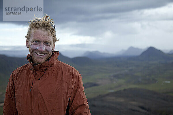 Wanderer entlang der Laugavegur-Wanderung von Landmannakaugar nach Thorsmork