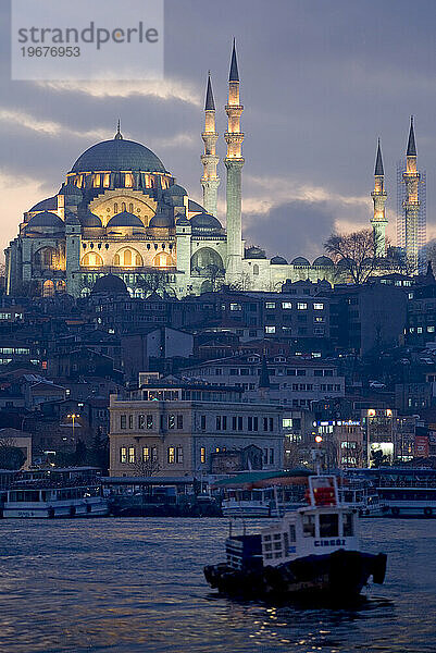 Süleymaniye-Moschee in Istanbul  Türkei in der Abenddämmerung.