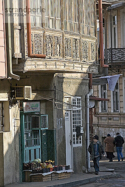 Straßenleben in der Altstadt von Tiflis  Georgien.