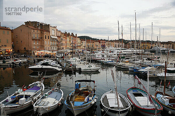 Yachten und Boote im Hafen  St. Tropez  Var  Provence  Frankreich.