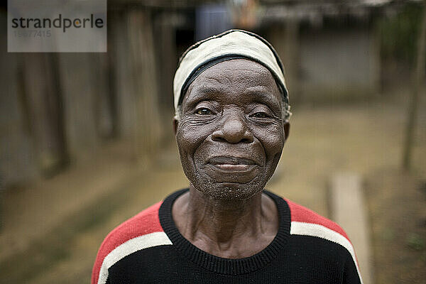 Älterer liberianischer Mann lächelt