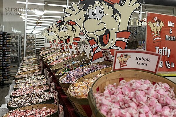 Phillipsburg  Missouri  Redmon's Candy Factory  ein großes Süßwarengeschäft  das bei Reisenden im Südwesten Missouris stark beworben wird