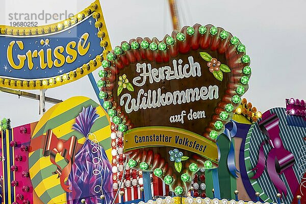Stuttgarter Volksfest auf dem Cannstatter Wasen. Rund 260 Schausteller sorgen für Stimmung beim Traditionsfest  Stuttgart  Baden-Württemberg  Deutschland  Europa