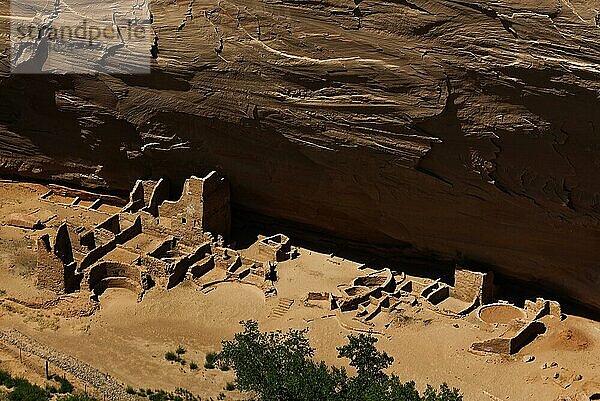 Sliding house  Indianer  Ureinwohner  Indigene  Geschichte  historisch  Gebäude im Chelly Canyon  Arizona  USA  Nordamerika