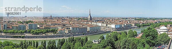 Luftaufnahme von Turin  Panorama  Italien  Europa