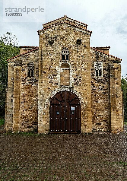 Präromanische Kirche San Miguel de Lillo  Ansicht von Westen  Monte Naranco  Oviedo  Asturien  Principado de Asturias  Spanien  Europa