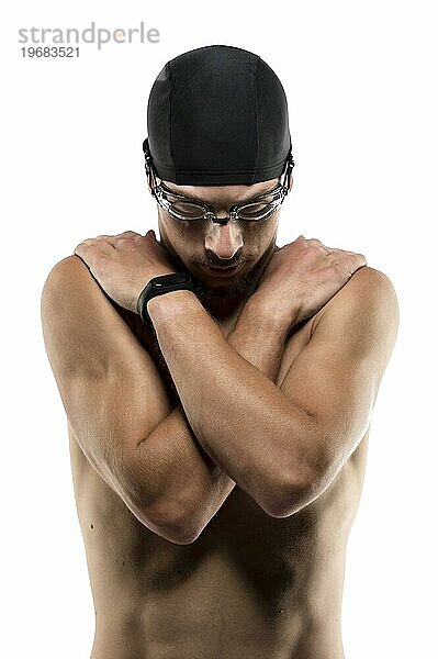 Mid shot Schwimmer Hände Brust