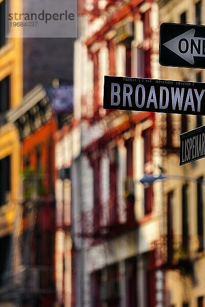 Tiefenschärfe  Häuser  unscharf  bunt  Fassade  Broadway  Manhattan  New York City  USA  Nordamerika