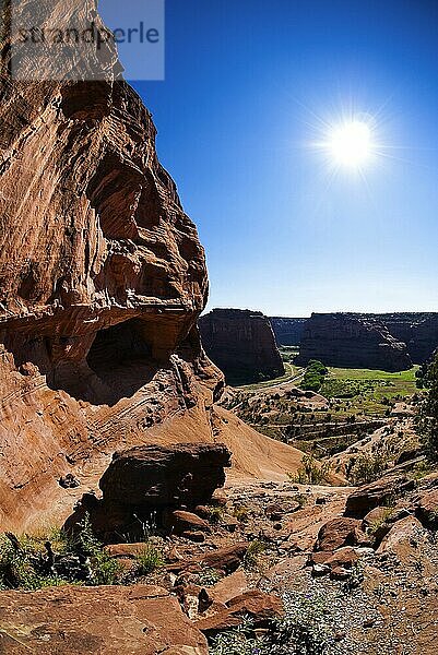 Gegenlicht  Sonne im Nationalpark Chelly Canyon  Arizona  USA  Nordamerika