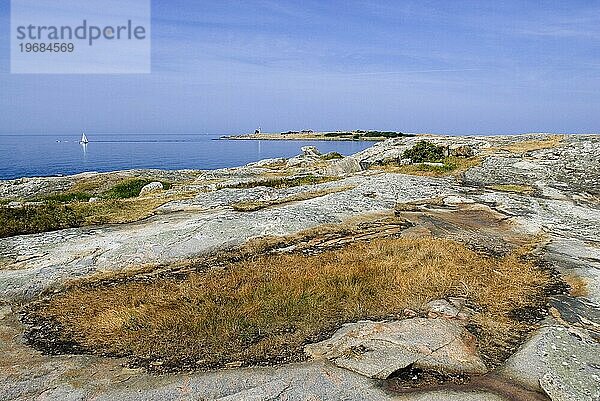 Küstenlandschaft in der Morgensonne  Meer  Ostsee  Skandinavien  in Bergkvara  Schweden  Europa