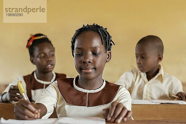 Gruppe afrikanische Kinder Klassenzimmer