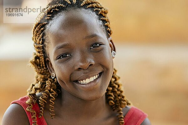 Close up schöne lächelnde afrikanische Mädchen