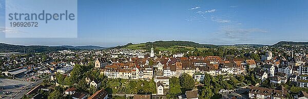 Luftbild-Panorama von der Stadt Stockach  Hegau  Landkreis Konstanz  Baden-Württemberg  Deutschland  Europa
