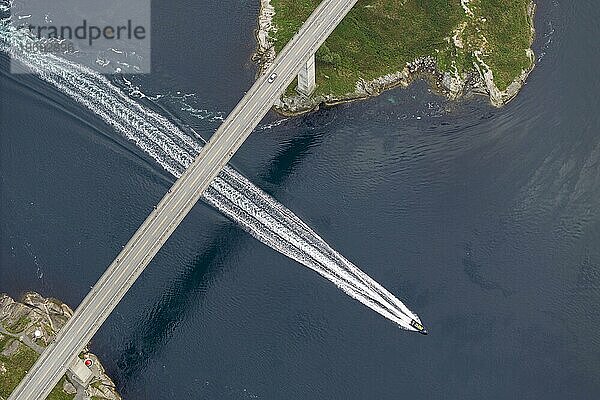 Brücke über Saltstraumen  stärkster Gezeitenstrom der Welt  Helgelandküste  Nordland  Bodø  Norwegen  Europa