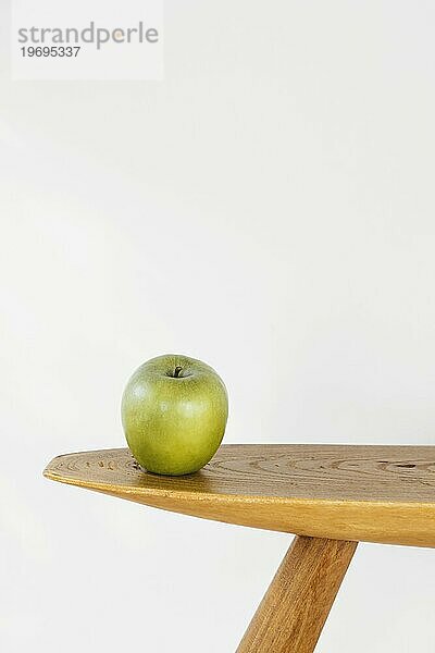 Minimales abstraktes Konzept Apfeltisch Vorderansicht