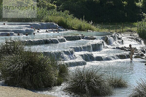 Terme di Saturnia  Cascate del Molino  Wasserfall  Thermalquelle  schwefelhaltiges Thermalwasser  Saturnia  Provinz Grosseto  Toskana  Italien  Europa
