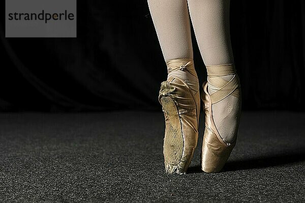 Nahaufnahme Ballerina Füße mit Spitzenschuhen