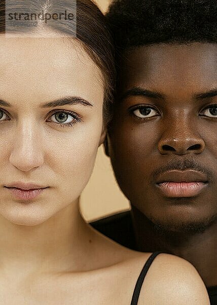 Close up interracial Paar Porträt
