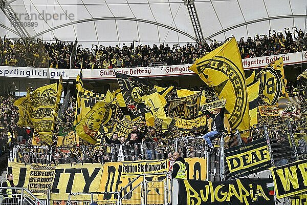 Fanblock  Fans  Fankurve  Flaggen  Fahnen  Stimmung  stimmungsvoll  BVB Borussia Dortmund  MHPArena  MHP Arena Stuttgart  Baden-Württemberg  Deutschland  Europa