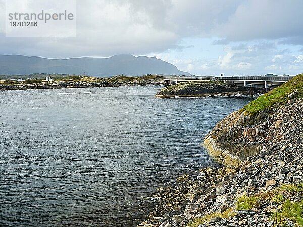 Atlantikstraße  Atlanterhavsveien  Wolken  Meer  Vervang  Møre og Romsdal  Norwegen  Europa