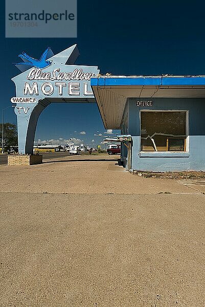 Altes Motel  Unterkunft  Reisen  blau  blauer Himmel  Design  Roadtrip  Fünfziger Jahre  Geschichte  historisch  Kult  Route 66  USA  Nordamerika
