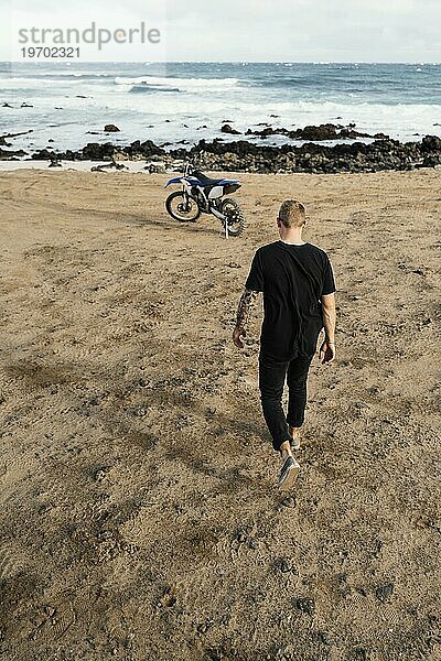 Mann mit Motorrad hawaii_3