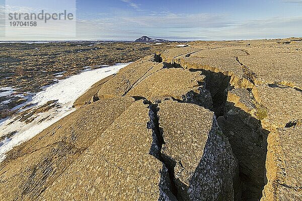 Grjotagia klaffende Spalte  Grjótagjá tektonischer Riss  Mittelatlantischer Rücken  der durch Island am östlichen Mývatn verläuft