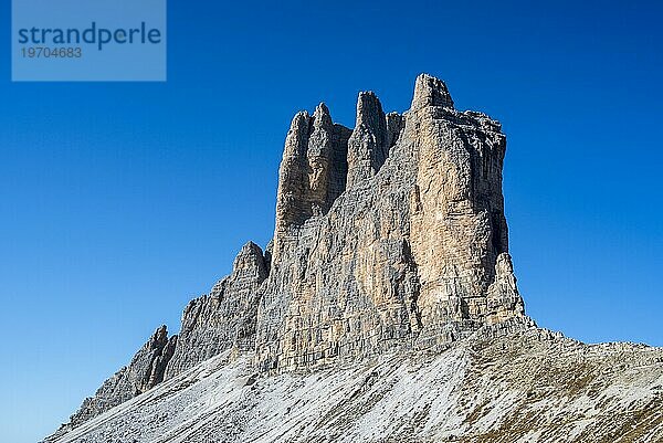 Südwand der Drei Zinnen  drei markante Berggipfel in den Sextner Dolomiten  Südtirol  Italien  Europa