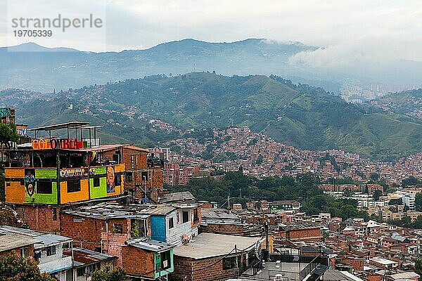 Einfache Häuser  Favela  Comuna 13  Medellin  Kolumbien  Südamerika
