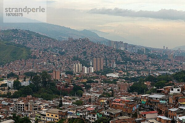 Einfache Häuser  Favela  Comuna 13  Medellin  Kolumbien  Südamerika