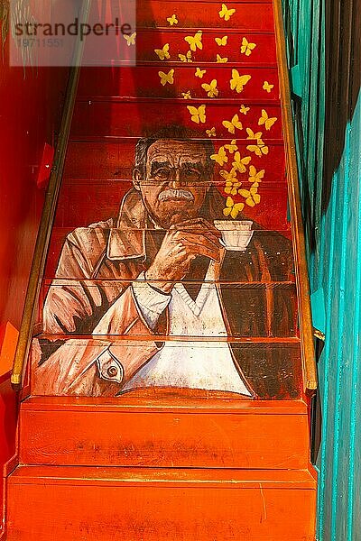 Treppenaufgang mit Graffit-Portrait  farbenfrohe Häuser im Paisa-Stil  Salento  Quindio  Kolumbien  Südamerika