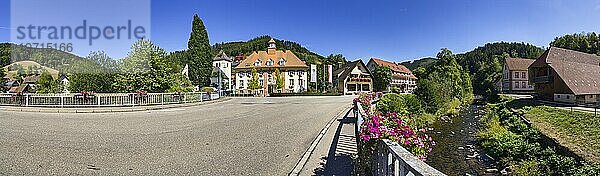 Rathaus und Tourist-Information in Oberwolfach  Ortenaukreis  Baden-Württemberg  Deutschland  Europa